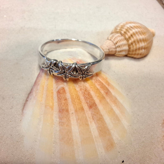 Silver ring featuring delicate silver starfish