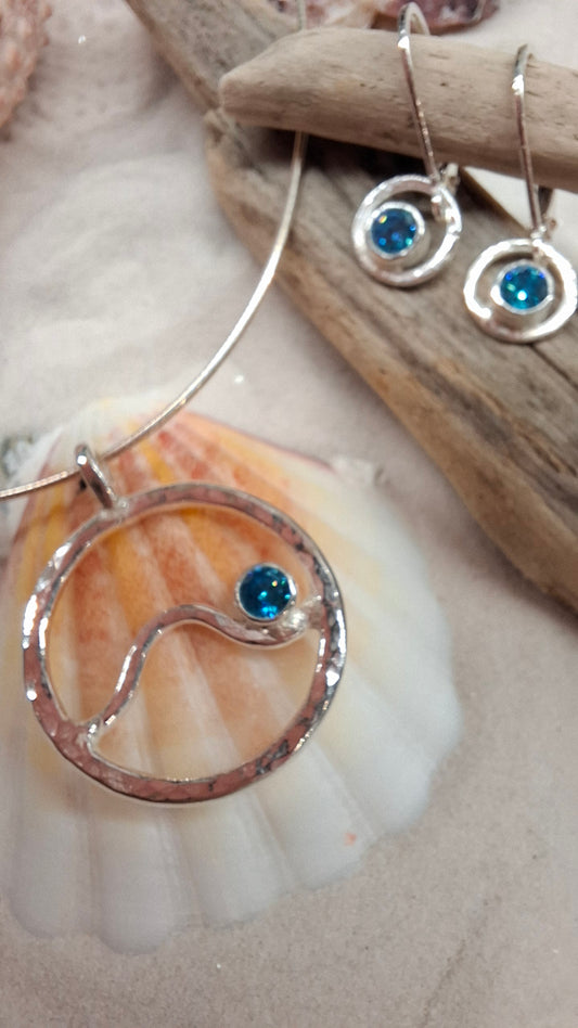 Silver hammered circle aquamarine cubic zirconia dangly earrings